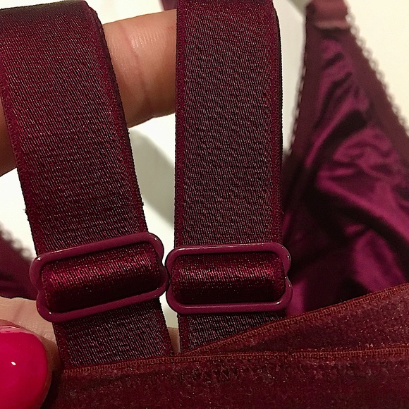 Victoria‘s Secret Maroon Lace Bralette - Picture 6 of 15